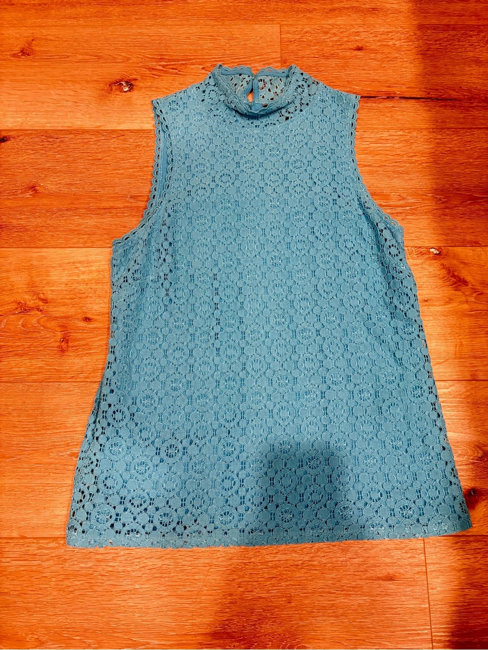 Banana Republic Women’s Sleeveless Crochet Lace Mock Neck Top -Sky Blue-SZ Small